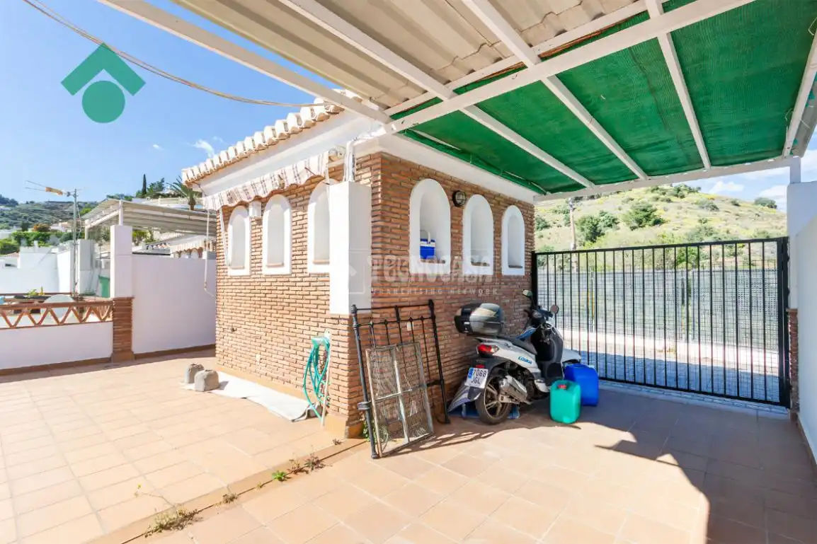 Vista exterior de Casa adosada en venta en Almuñécar con Aire acondicionado, Terraza y Amueblado