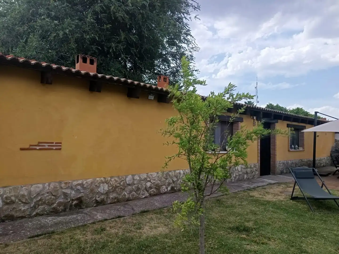 Vista exterior de Casa o chalet en venta en La Pedraja de Portillo  con Calefacción, Jardín privado y Piscina