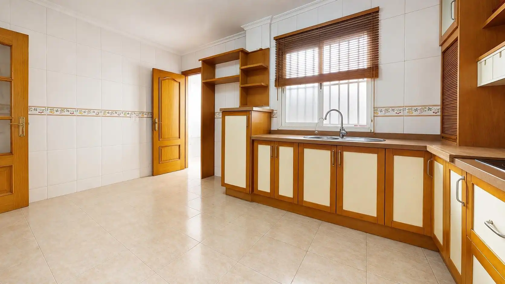 Cuina de Casa o xalet en venda en Roquetas de Mar amb Aire condicionat, Jardí privat i Terrassa