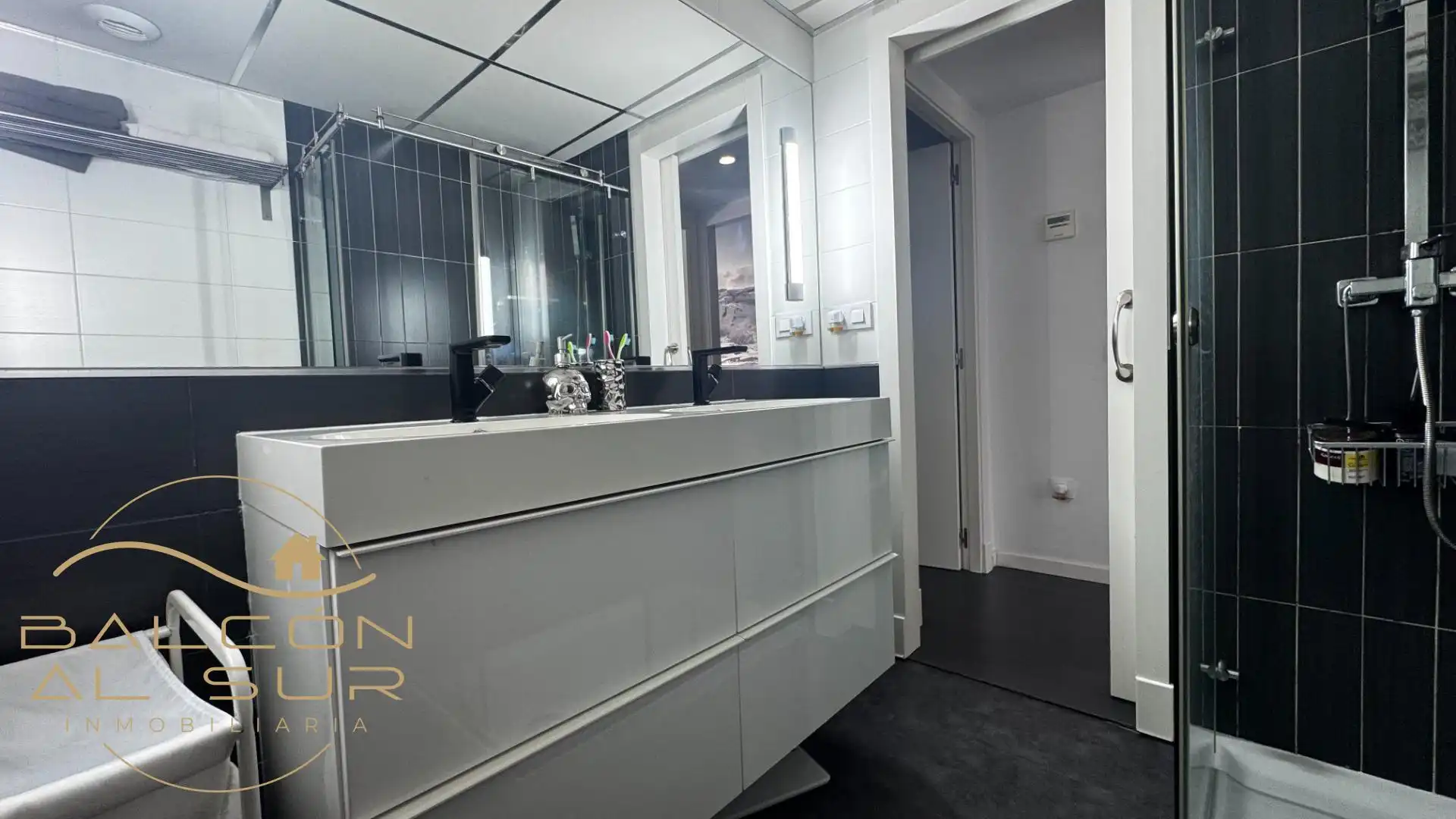 Bathroom of Flat for sale in Rota  with Air Conditioner, Terrace and Storage room