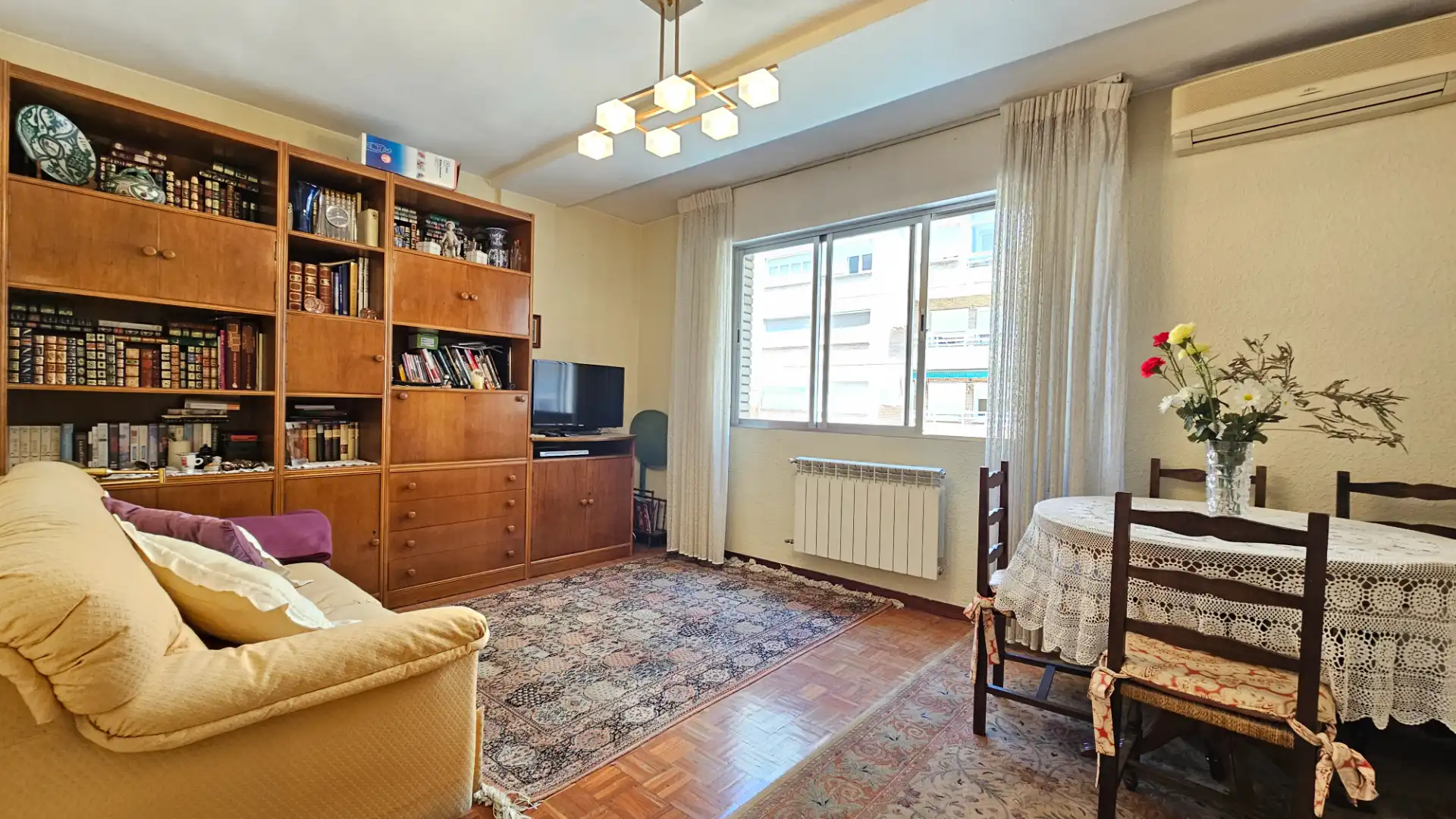 Living room of Flat for sale in Zaragoza  with Heating