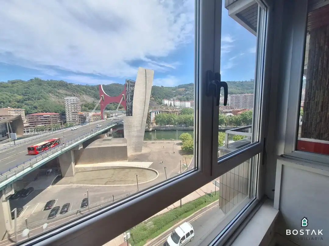 Vista exterior de Pis en venda en Bilbao  amb Calefacció i Terrassa