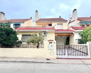 Vista exterior de Casa o xalet en venda en Getafe amb Terrassa