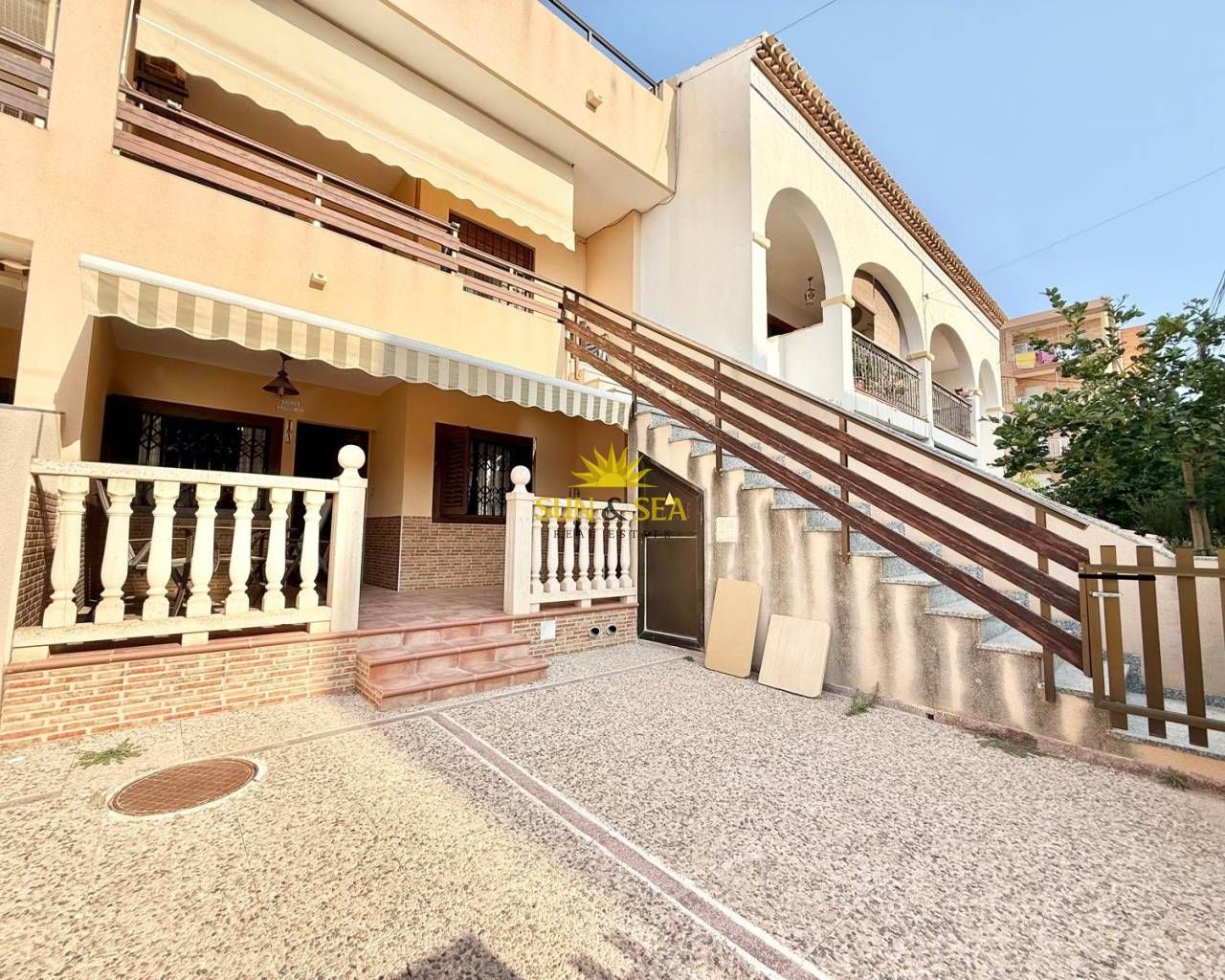 Vista exterior de Casa o xalet de lloguer en Pilar de la Horadada amb Aire condicionat, Calefacció i Terrassa