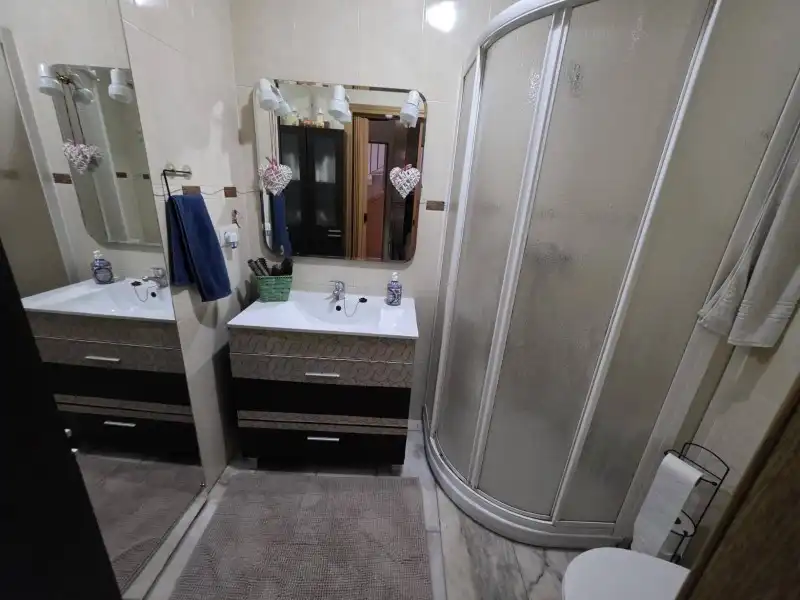Bany de Casa o xalet en venda en Plasencia amb Aire condicionat, Jardí privat i Terrassa
