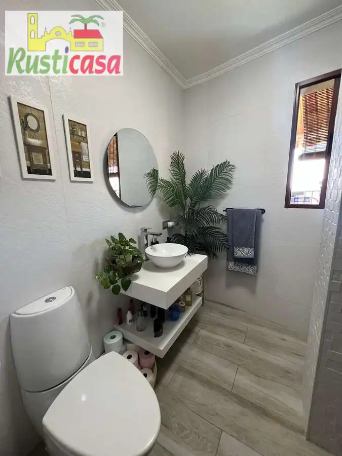 Bathroom of Attic for rent in Bailén  with Air Conditioner, Terrace and Furnished