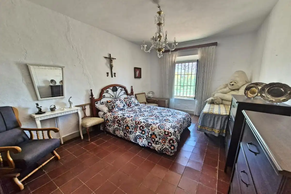 Dormitori de Finca rústica en venda en Málaga amb Jardí privat, Terrassa i Traster