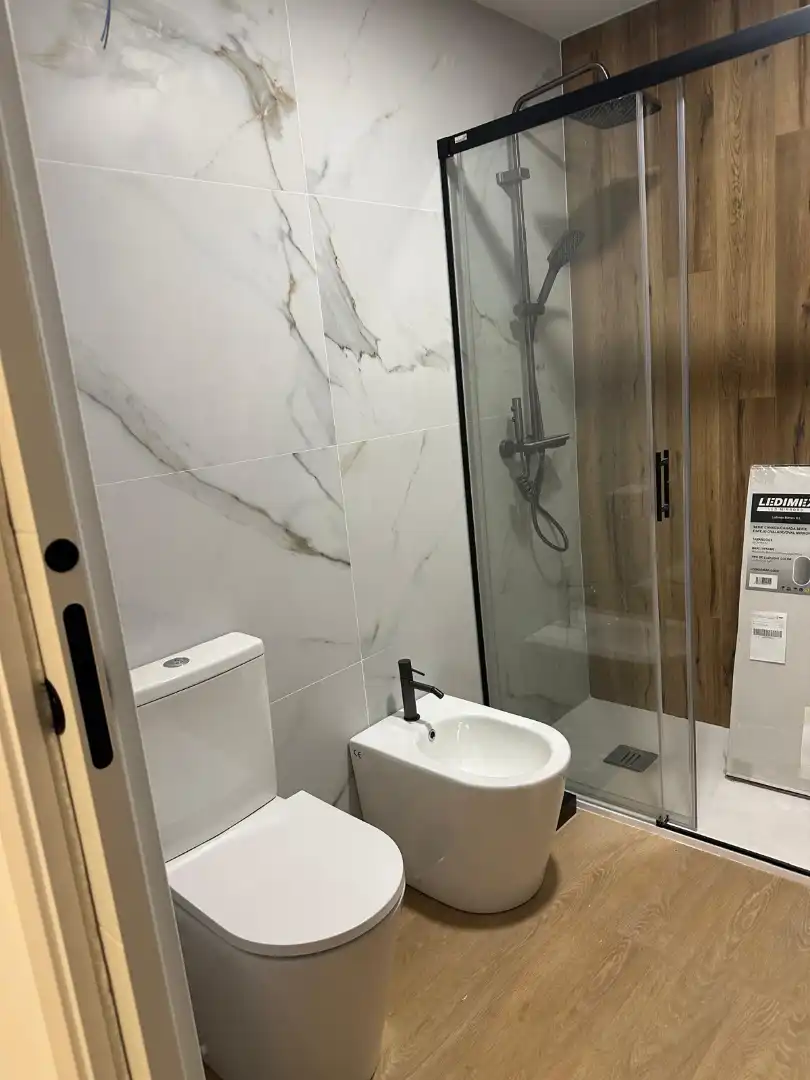 Bathroom of Attic for rent in Dos Hermanas  with Air Conditioner, Terrace and Oven