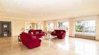 Sala d'estar de Casa o xalet en venda en Tiana amb Aire condicionat, Terrassa i Piscina