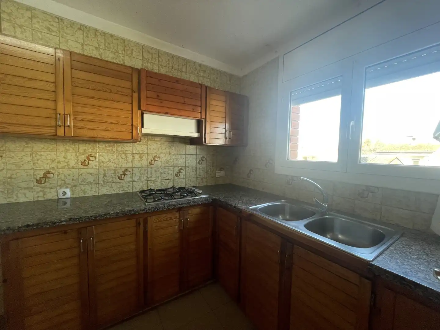 Cocina de Casa adosada en venta en Salt con Calefacción, Terraza y Trastero