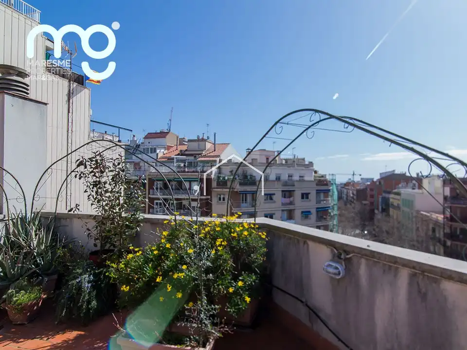 Vista exterior de Ático en venta en Barcelona con Aire acondicionado, Calefacción y Jardín privado