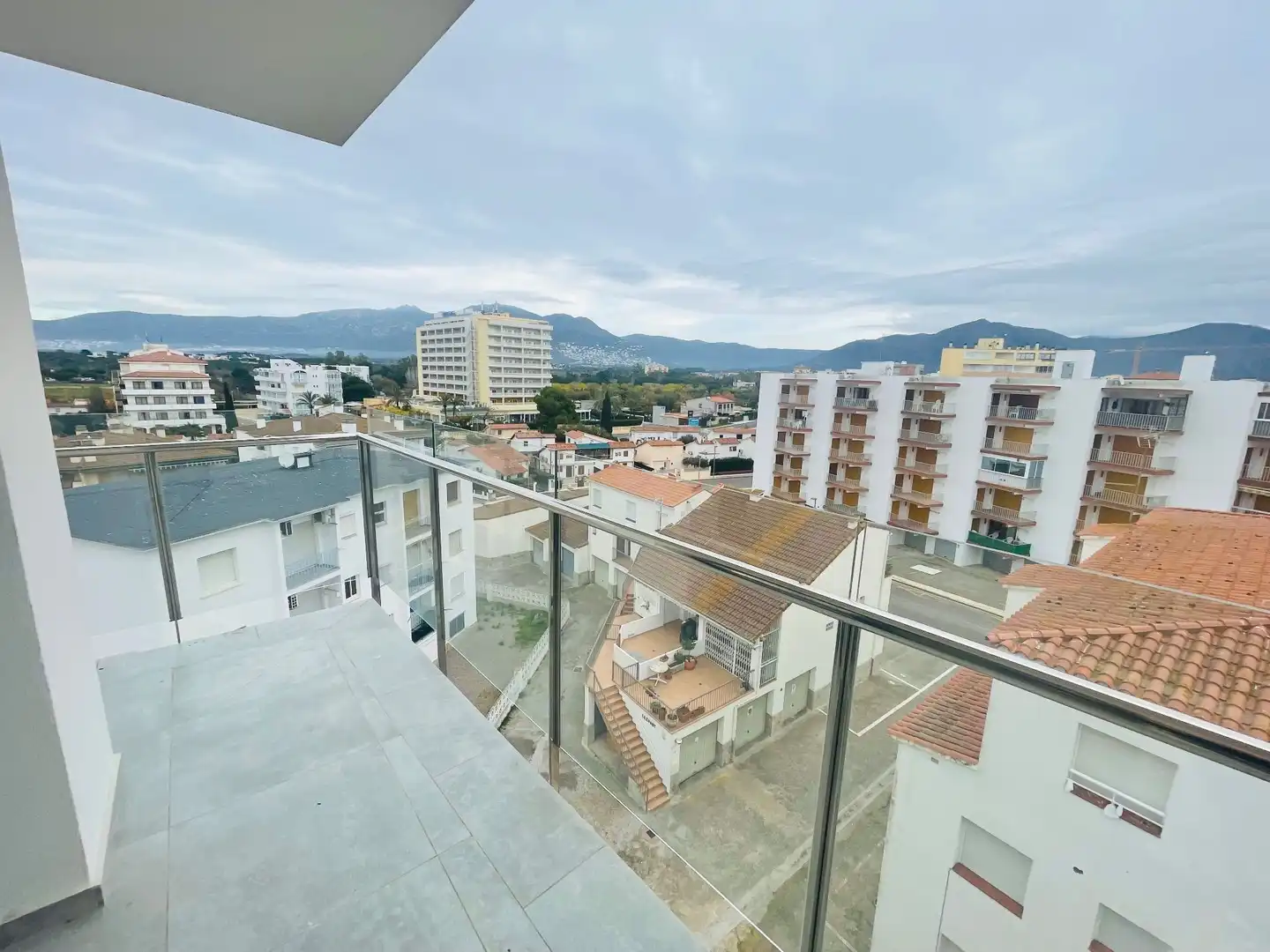 Terrasse von Maisonette zum Verkauf in Roses mit Klimaanlage, Heizung und Terrasse