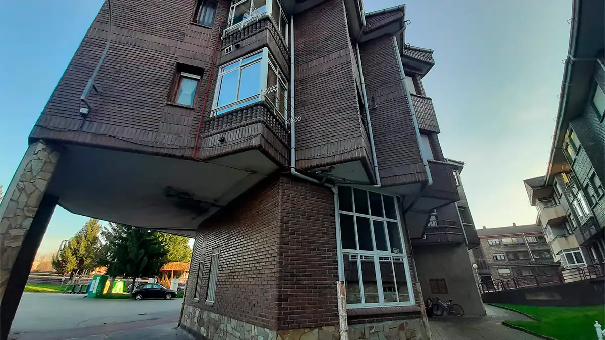 Vista exterior de Piso en venta en La Robla 