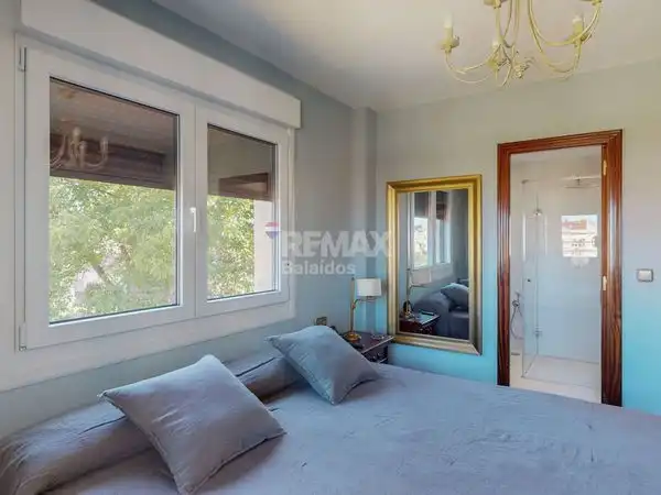 Habitación de Casa adosada en venta en Vigo  con Calefacción, Jardín privado y Terraza