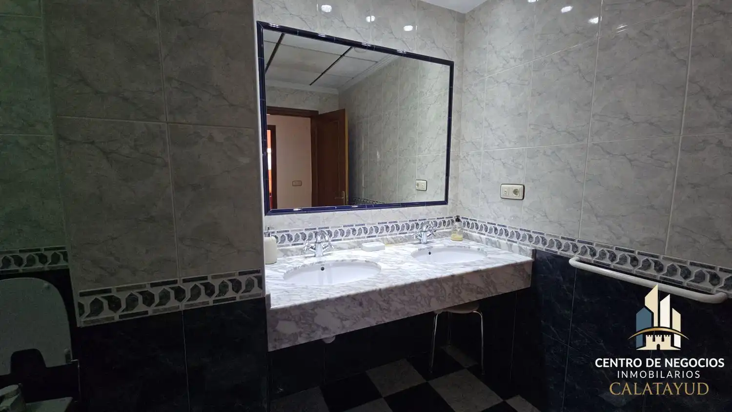 Badezimmer von Wohnung zur untervermieten in Calatayud mit Klimaanlage, Heizung und Parkett