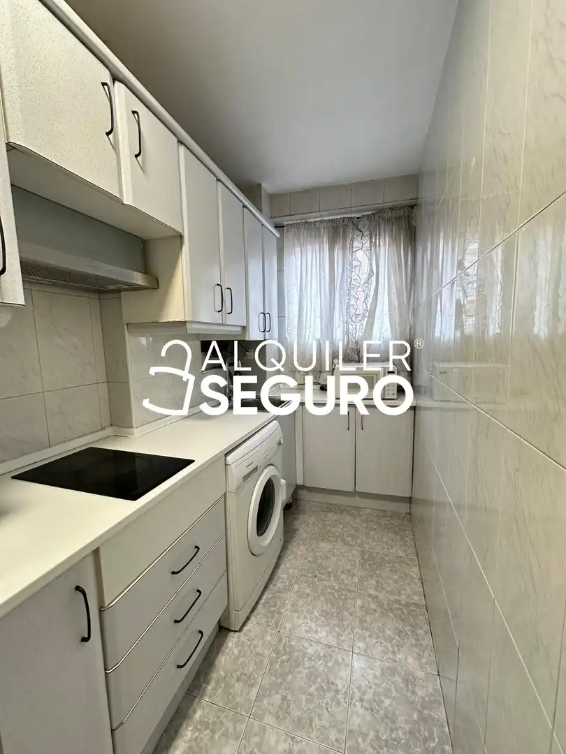 Kitchen of Flat for rent in Ciudad Lineal