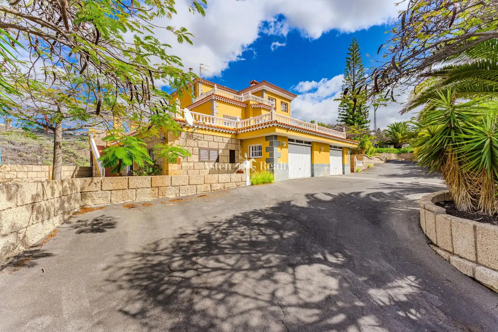 Vista exterior de Casa o xalet en venda en San Miguel de Abona amb Aire condicionat, Calefacció i Jardí privat