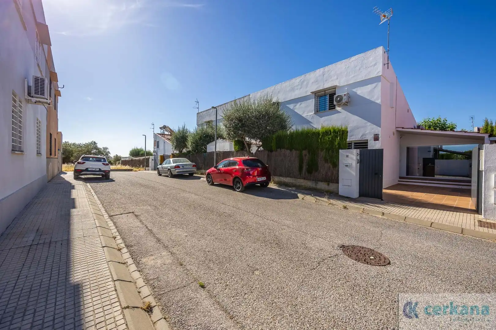 Exterior view of Houses for sale in Espartinas  with Air Conditioner and Storage room
