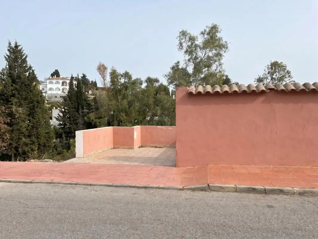 Terreno residencial en venta en Calle Acacias de Campomijas