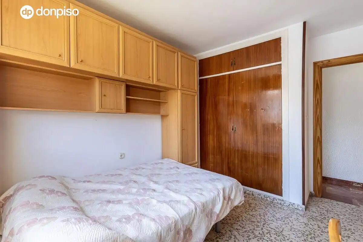 Bedroom of Flat for sale in Granada  with Air Conditioner and Heating