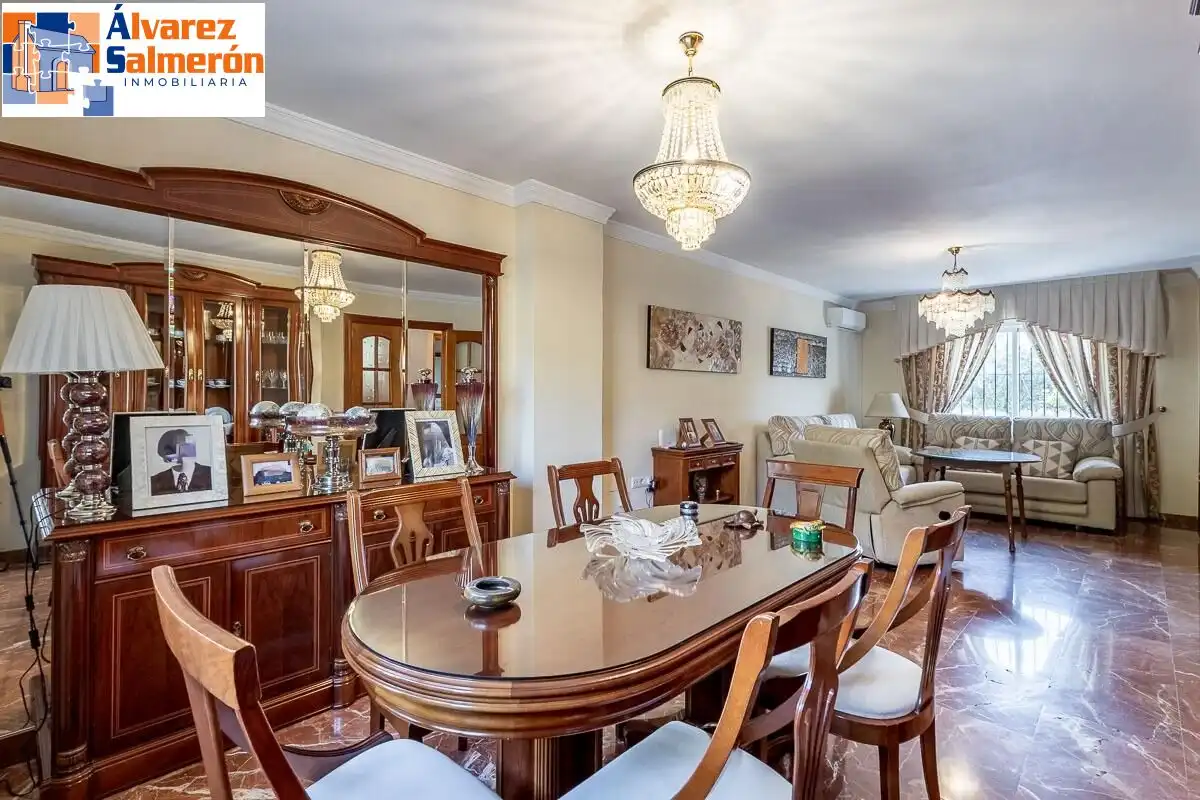 Casa pareada con piscina en venta en Calle CARLOS CANO (HI), imagen 6