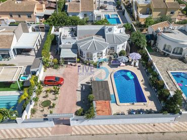 Casa con piscina in vendita a Zona Carrefour - Urbanizaciones