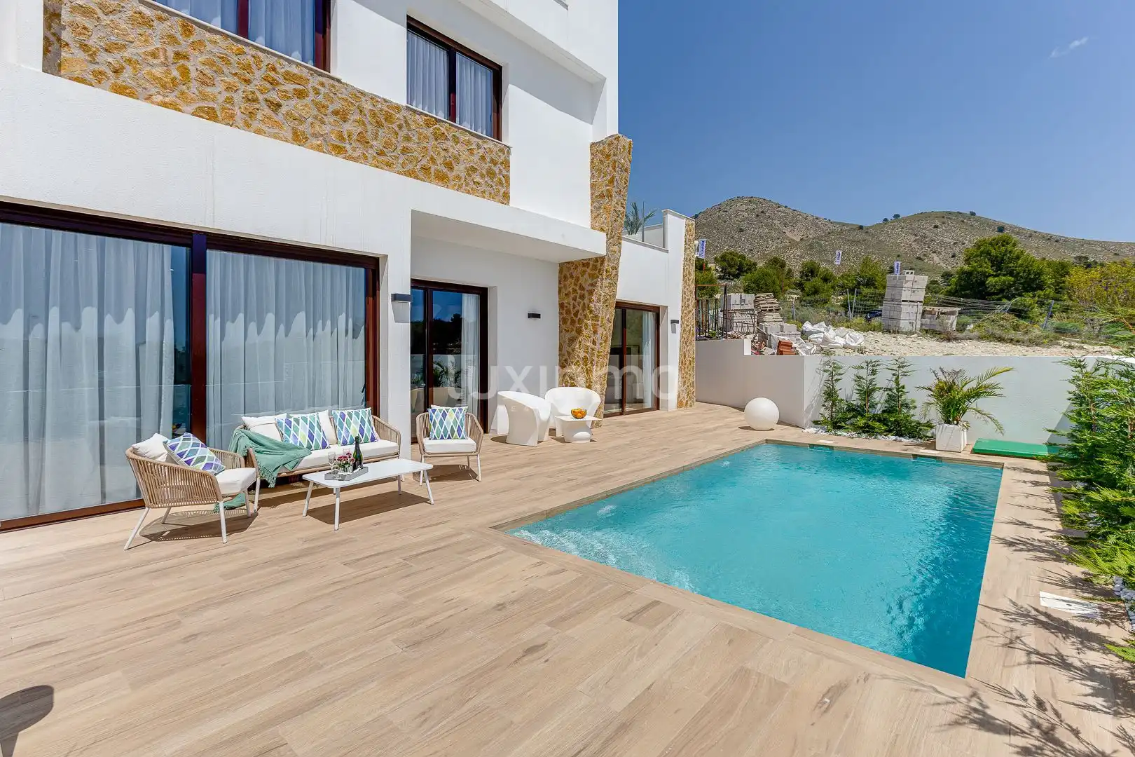Chalet con piscina en venta en Golf Bahía