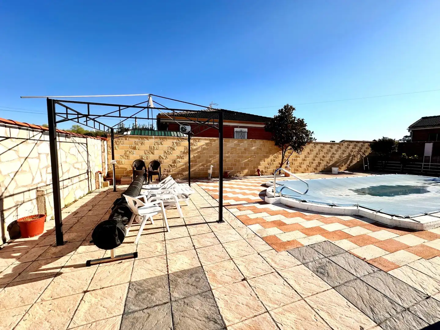 Swimming pool of Houses for sale in Escalona  with Air Conditioner, Heating and Private garden