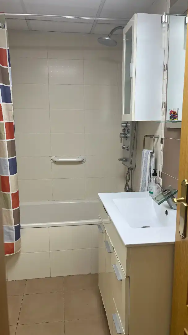 Bathroom of Flat for sale in Benetússer  with Air Conditioner, Heating and Oven