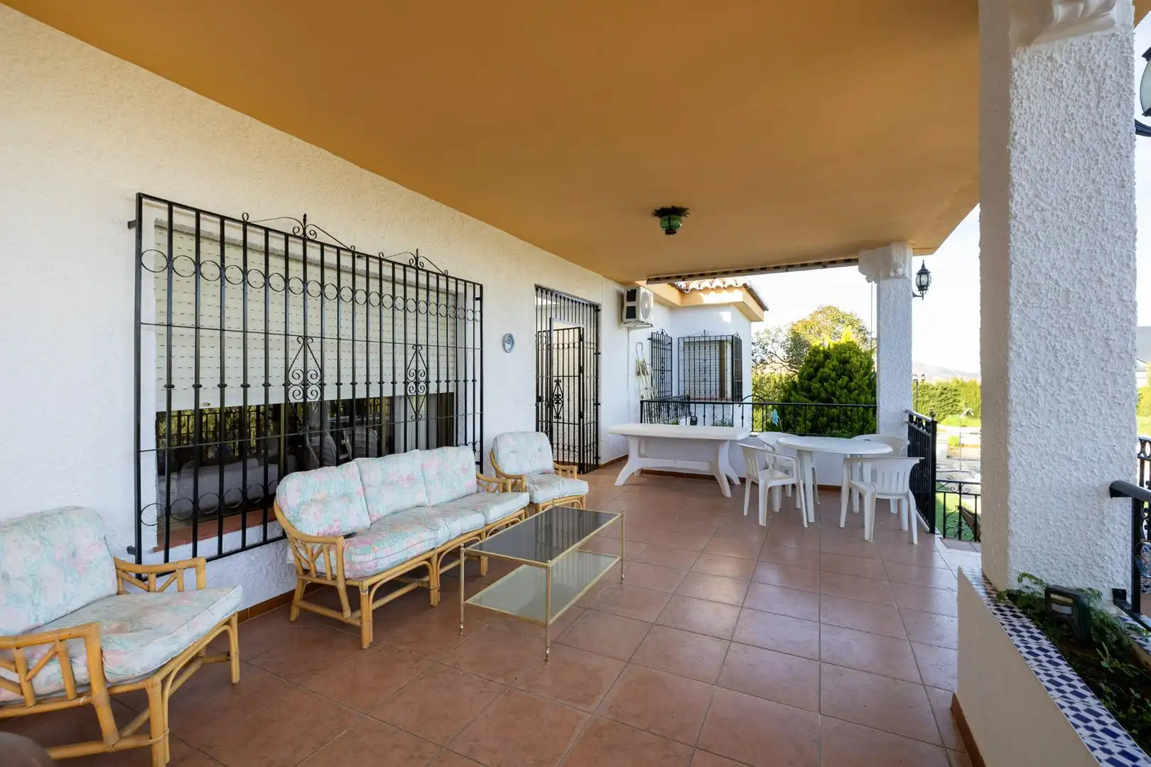 Chalet con piscina en venta en Calle Lindaraja, imagen 4