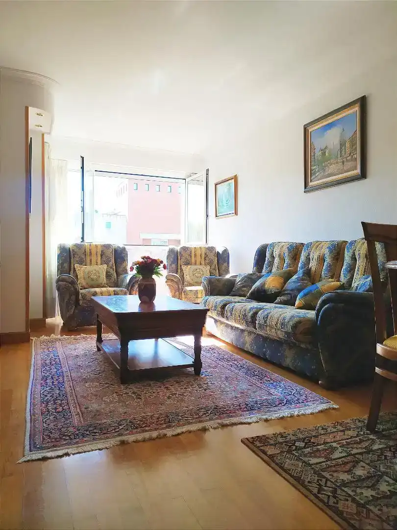 Sala d'estar de Pis en venda en Donostia - San Sebastián  amb Balcó