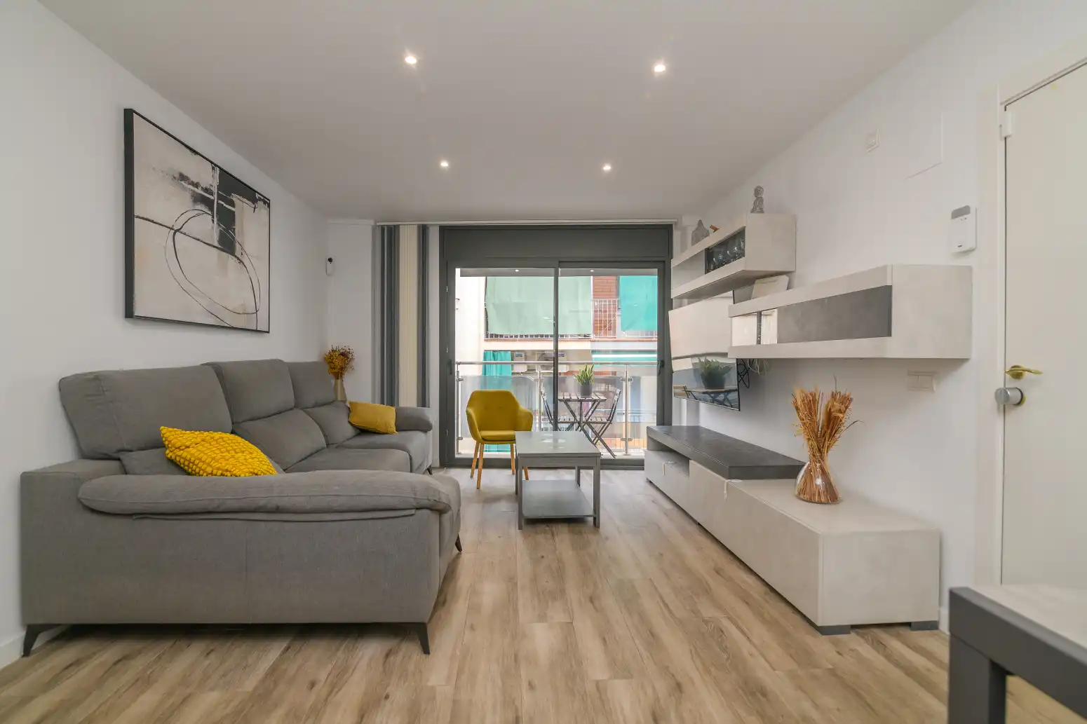 Sala d'estar de Pis en venda en Cornellà de Llobregat amb Aire condicionat, Calefacció i Terrassa