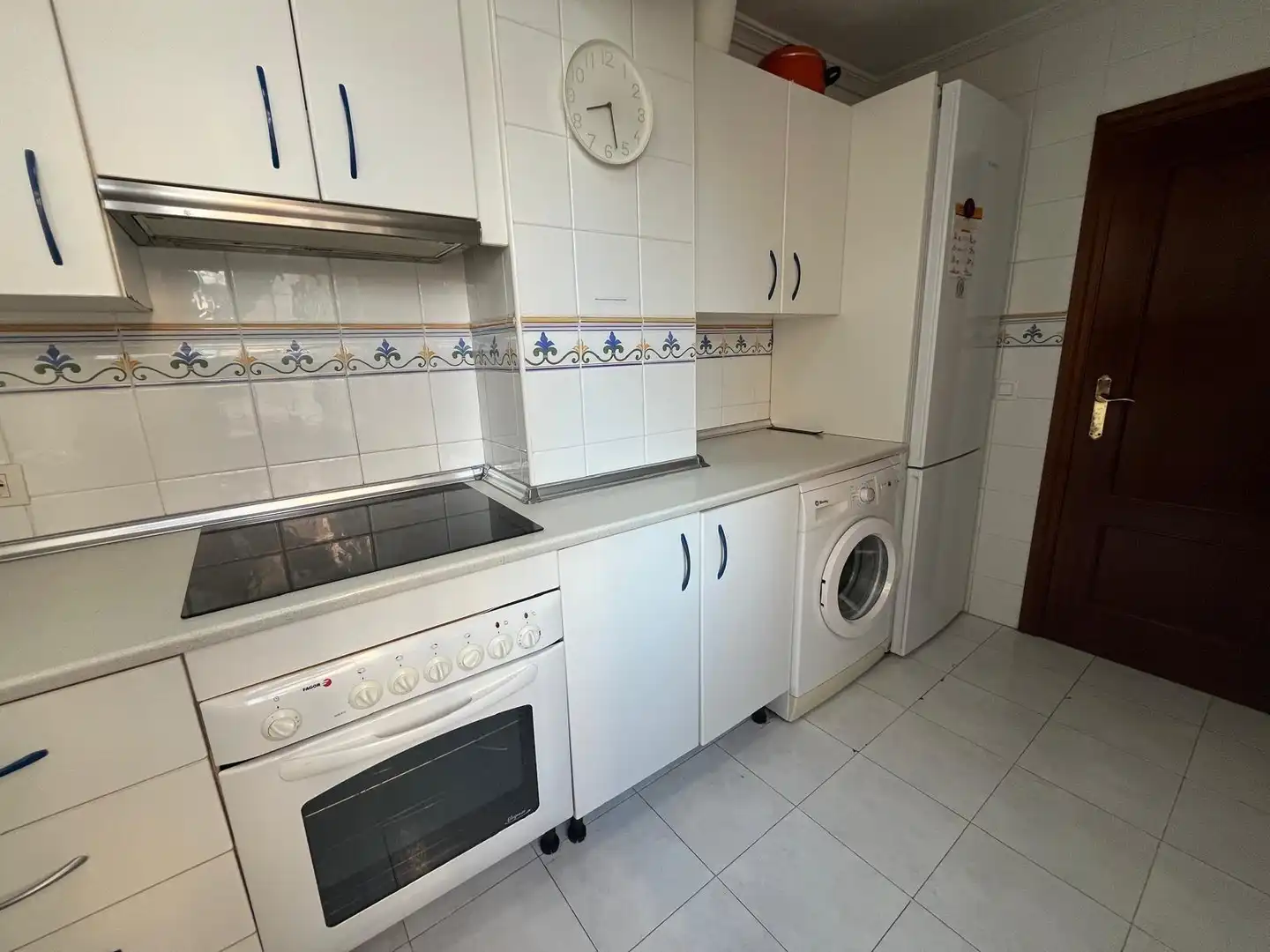 Kitchen of Flat for sale in Sevilla  with Air Conditioner, Furnished and Balcony