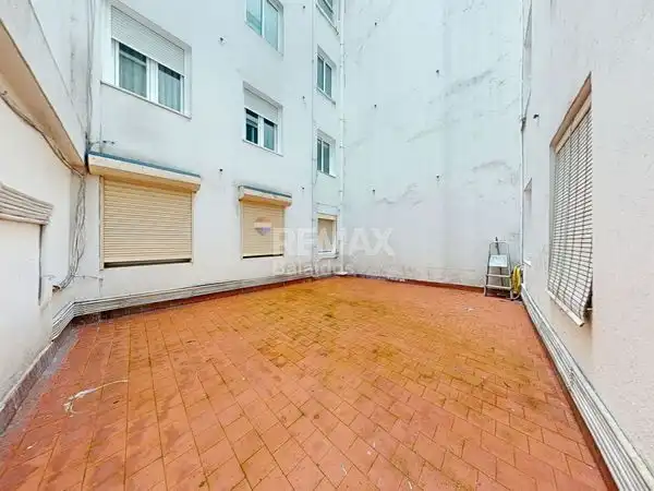 Vista exterior de Piso en venta en Vigo  con Calefacción, Parquet y Terraza