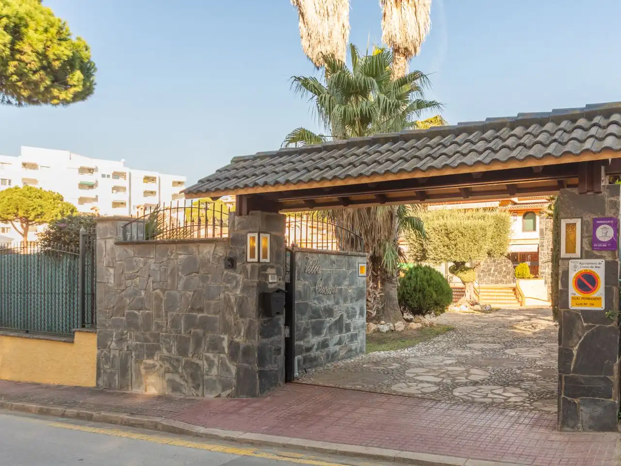 Casa amb piscina en venda a Plaça Sisquella Alfredo 3, imagen 2