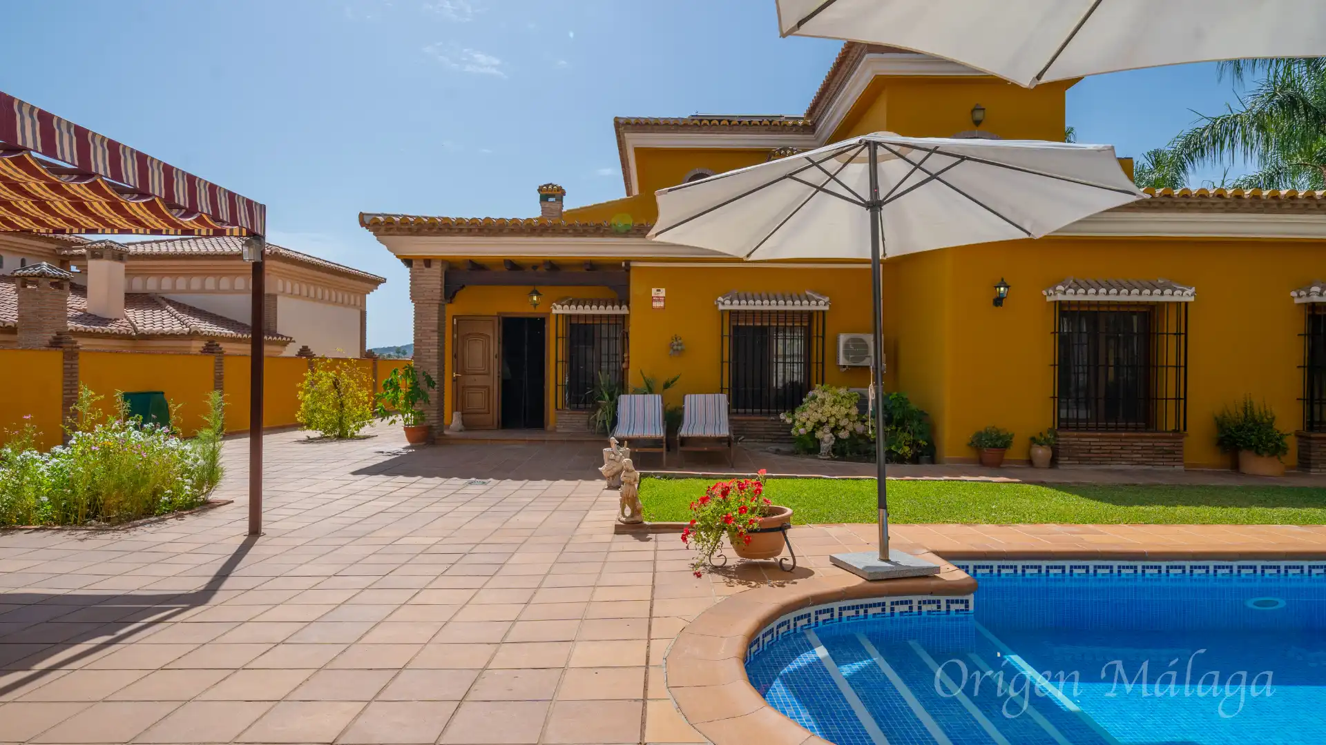 Vista exterior de Casa o chalet en venta en Alhaurín de la Torre con Aire acondicionado, Calefacción y Jardín privado