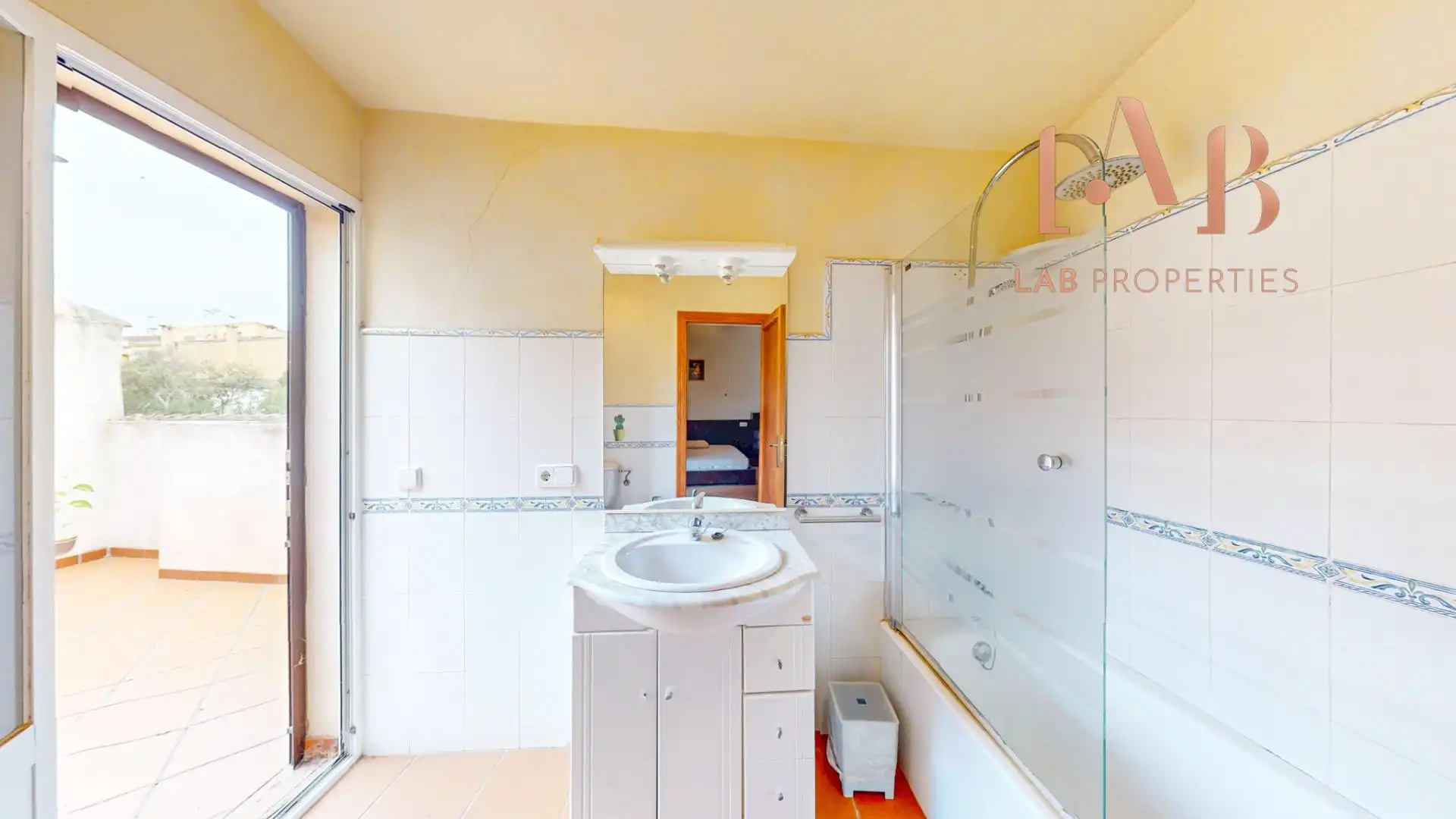 Bathroom of Houses for sale in Llubí  with Private garden and Terrace