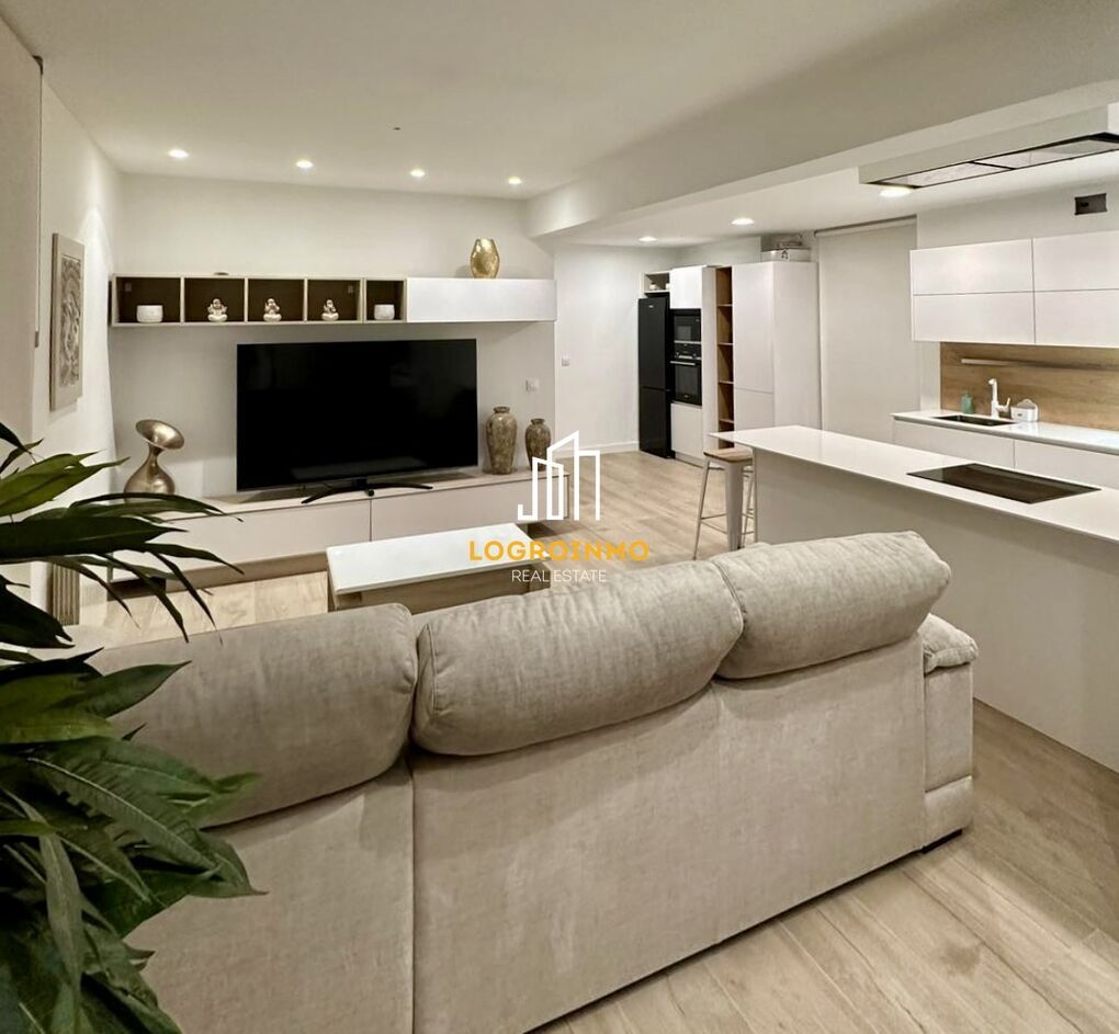 Sala de estar de Piso en venta en  Logroño con Calefacción, Parquet y Amueblado