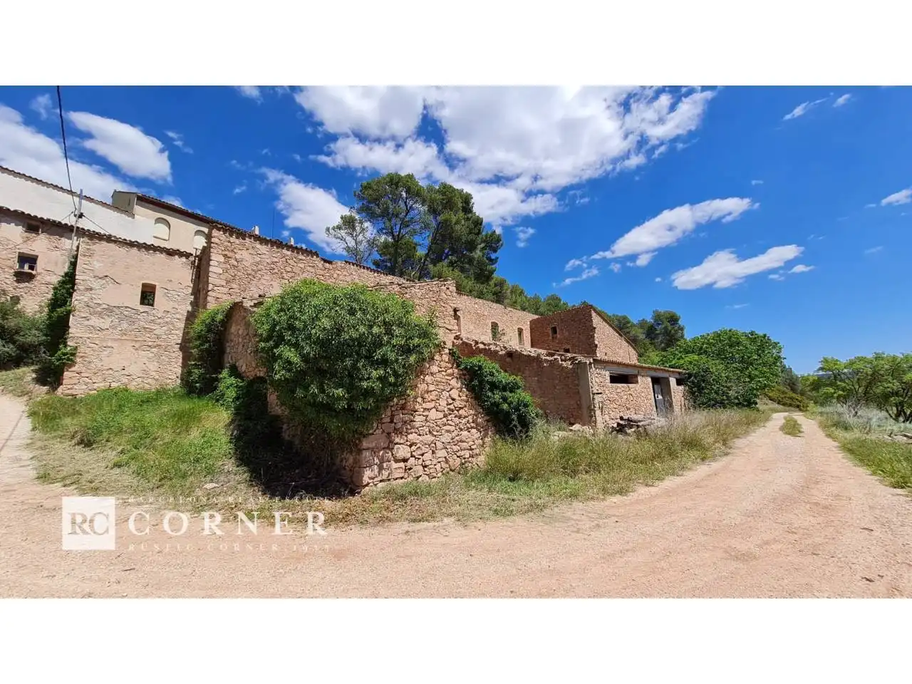 Exterior view of Country homes for sale in Santa Maria de Miralles