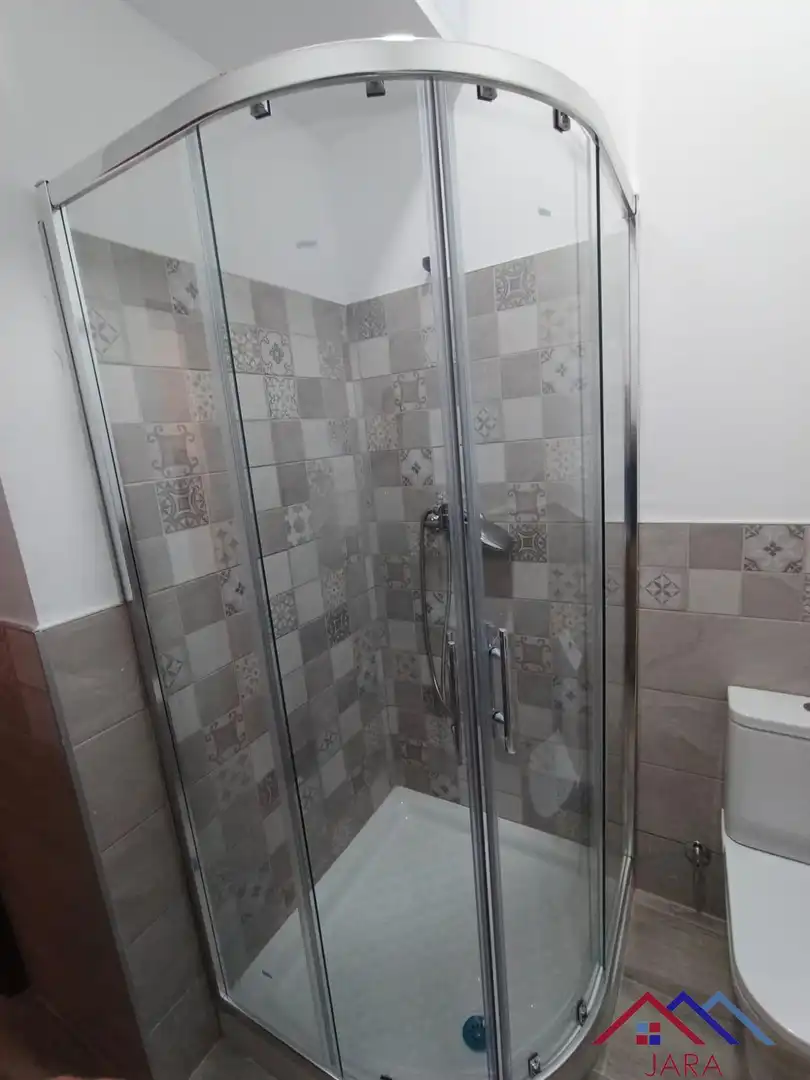 Bany de Apartament de lloguer en Jerez de la Frontera amb Aire condicionat, Terrassa i Moblat