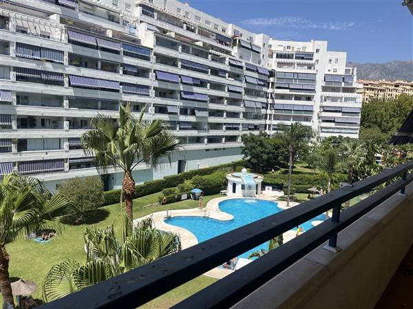 Piso en Alquiler en Calle José Manuel Vallés, 1 en Los Jardines de Marbella - La Ermita