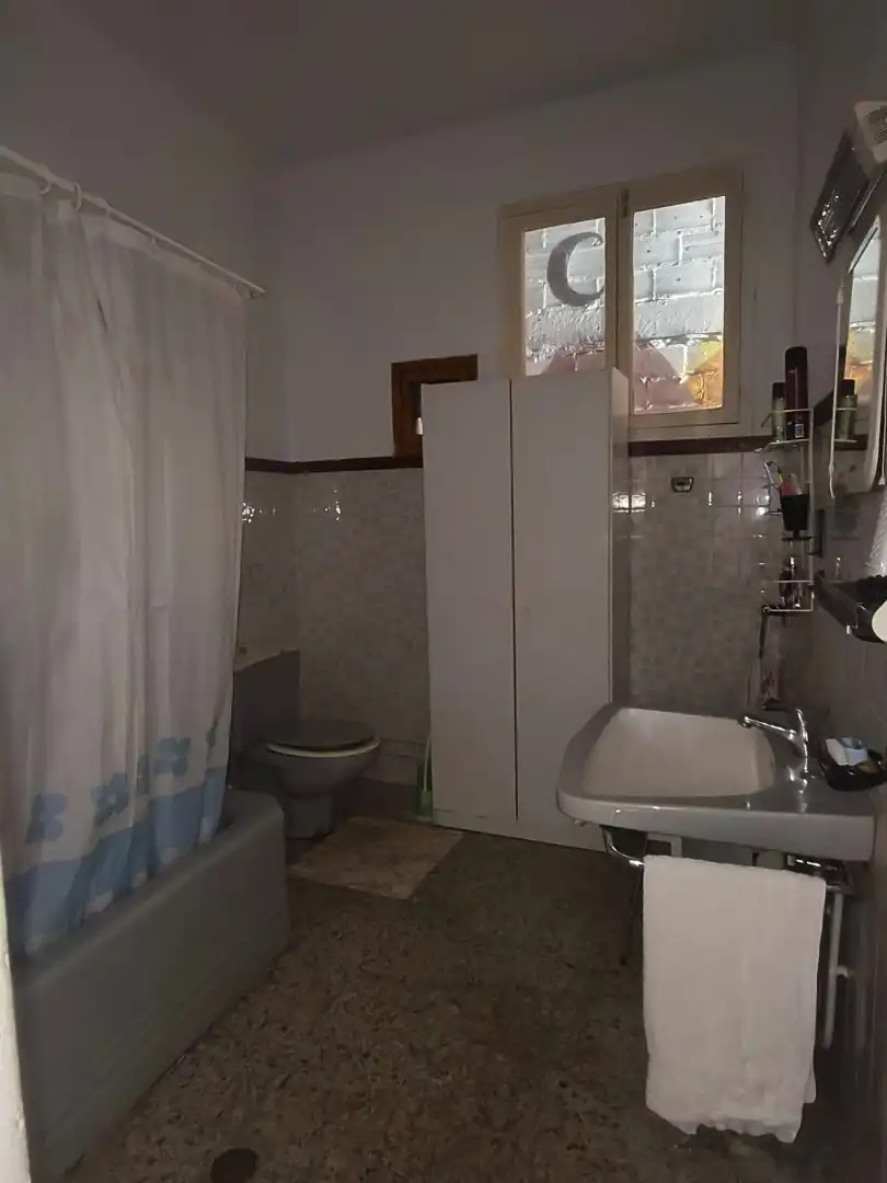 Bany de Casa adosada en venda en Cedeira amb Parquet, Terrassa i Balcó