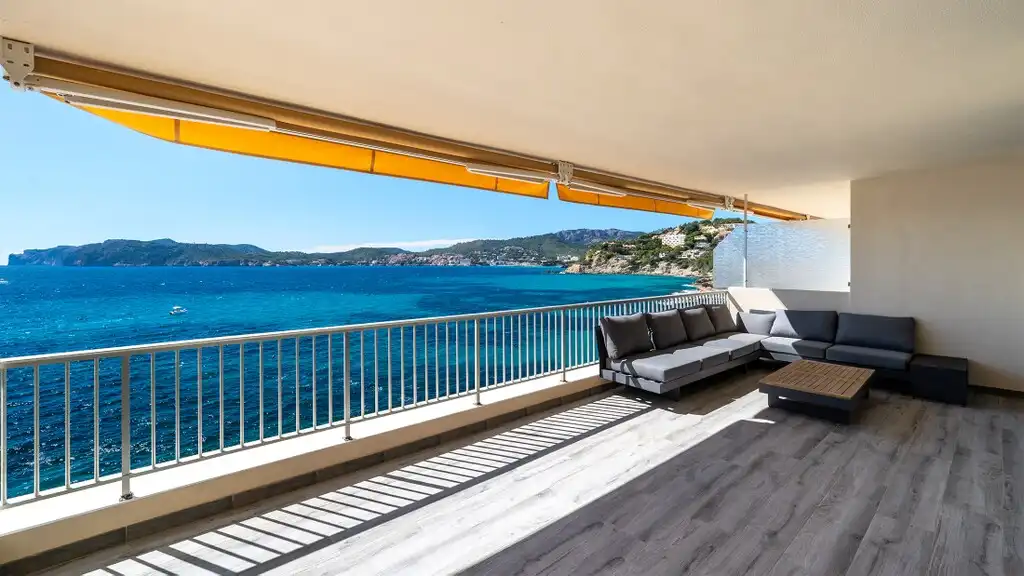 Terrasse von Wohnungen zum Verkauf in Calvià mit Klimaanlage, Terrasse und Möbliert