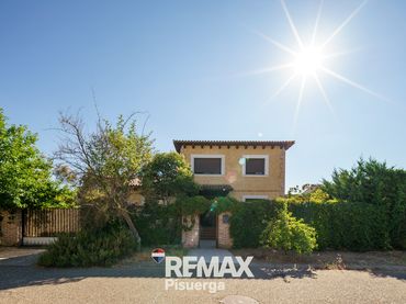 Villa con giardino in vendita a Calle Balandro 126