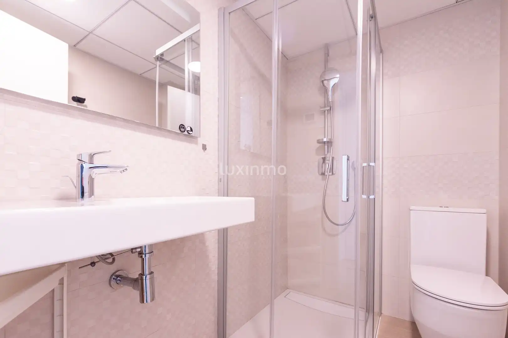 Baño de Piso en venta en Calpe / Calp con Aire acondicionado, Calefacción y Jardín privado
