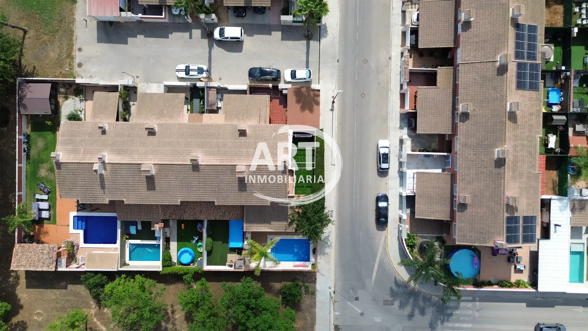 Vista exterior de Casa adosada en venda en La Pobla de Vallbona amb Aire condicionat, Calefacció i Jardí privat