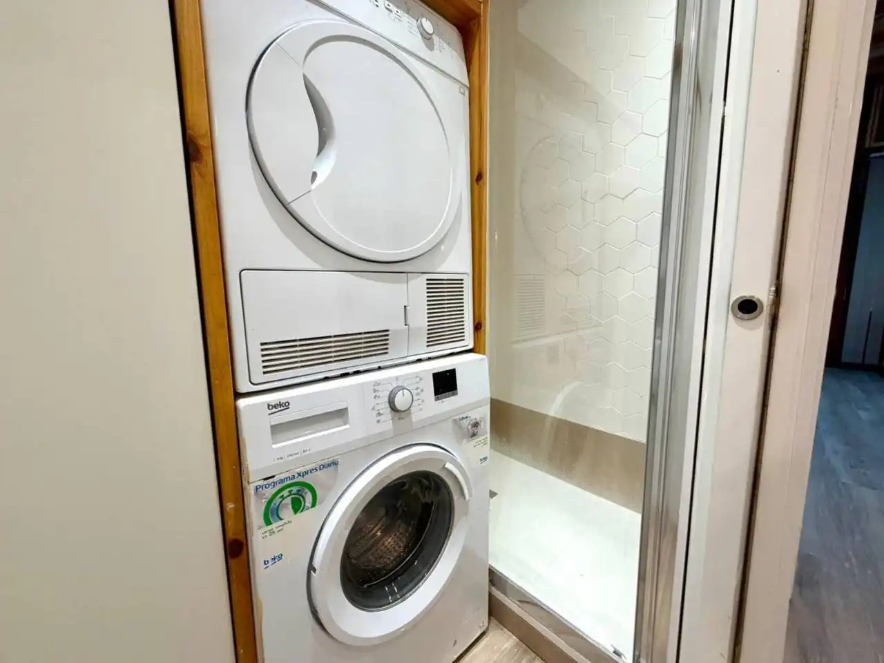 Bathroom of Flat for rent in Barcelona  with Air Conditioner, Heating and Parquet flooring
