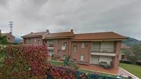 Vista exterior de Casa adosada en venda en Castro-Urdiales amb Calefacció, Jardí privat i Parquet