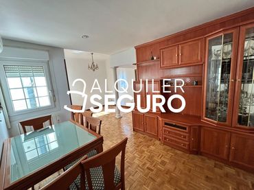 Flat with lift to rent in Tomás Borrás