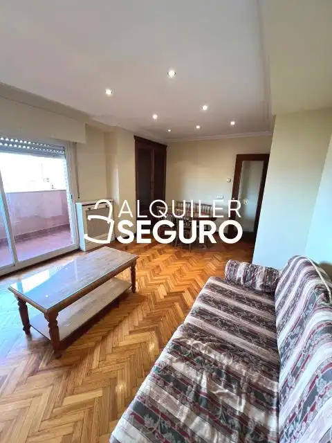 Living room of Flat for rent in Madrid  with Heating, Terrace and Furnished